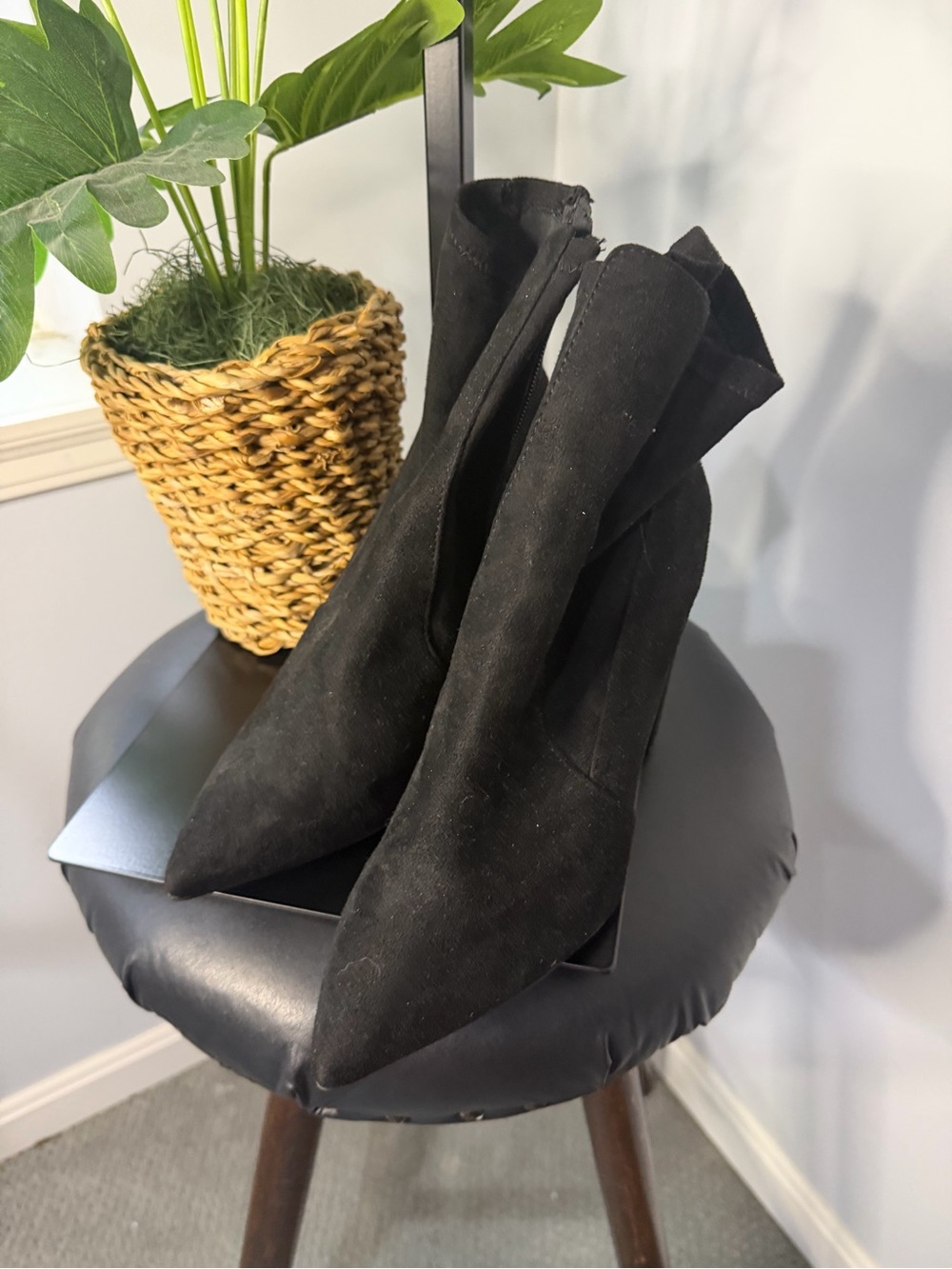Qupid Black Pointed Toe Stretch Sock Ankle Boots
